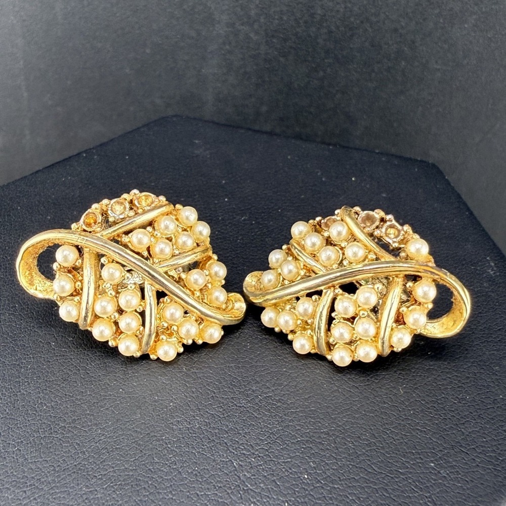 Vintage Coro Clip On Earrings Faux Pearl Gold Tone Leaf Signed READ